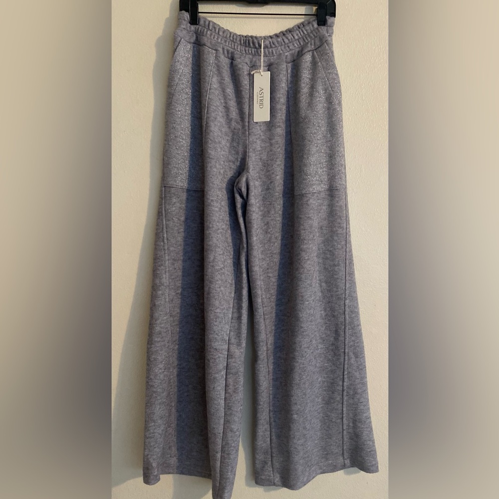 Gray Wide-Leg Pants. Collection. Made In Italy.